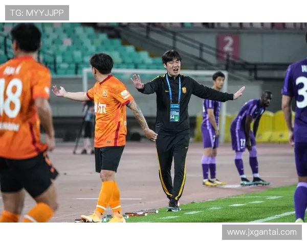 杨磊独家分享足球心得与技巧助你提升球技与战术理解