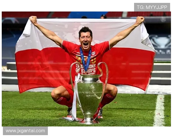 莱万的足球传奇之路:从小镇少年到世界顶级前锋的辉煌历程